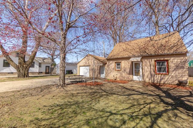 915 Cadam Court, Cedar Falls, IA 50613