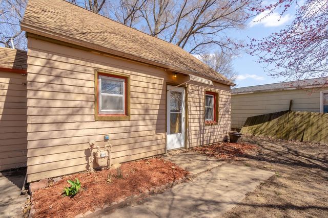 915 Cadam Court, Cedar Falls, IA 50613