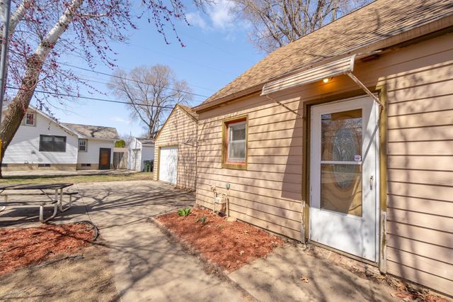 915 Cadam Court, Cedar Falls, IA 50613