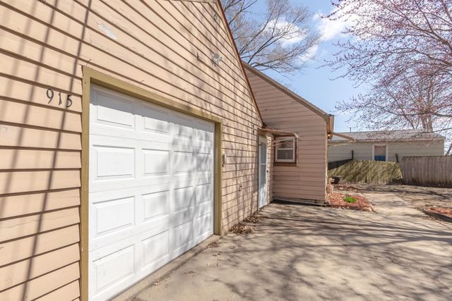 915 Cadam Court, Cedar Falls, IA 50613