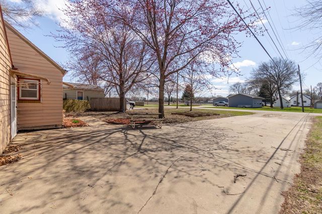 915 Cadam Court, Cedar Falls, IA 50613