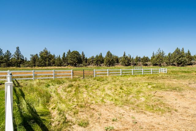 62111 Cody Road, Bend, OR 97701