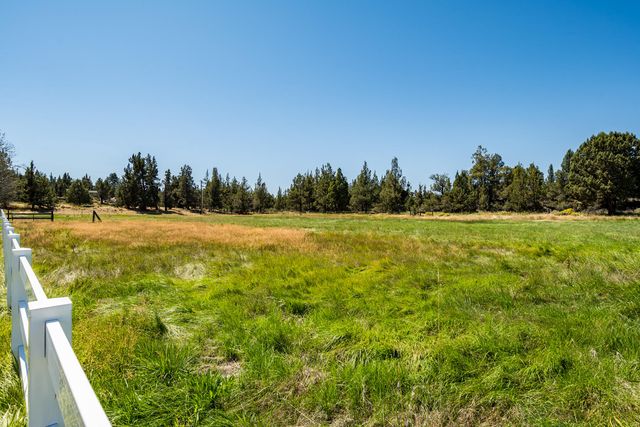62111 Cody Road, Bend, OR 97701
