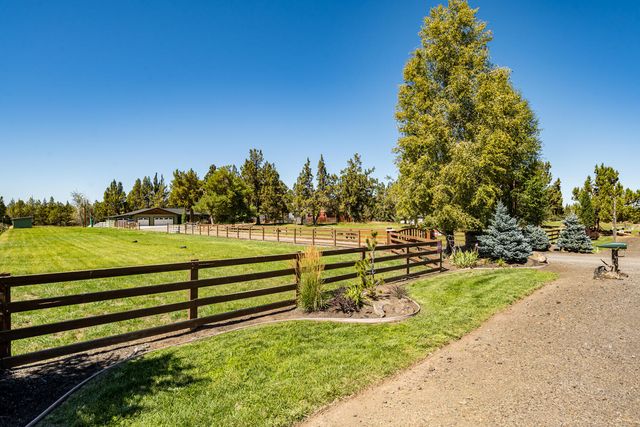 62111 Cody Road, Bend, OR 97701