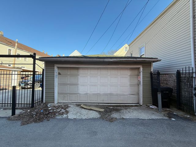 4630 S Honore Street, Chicago, IL 60609