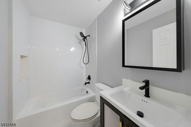 151 W Market St 1415, Newark City, NJ 07103