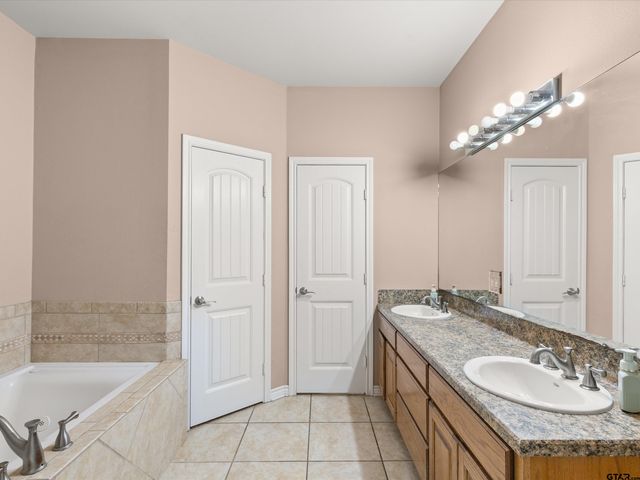 4367 N White Oak Road, Gladewater, TX 75647