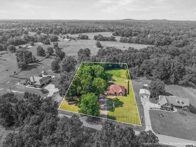 4367 N White Oak Road, Gladewater, TX 75647