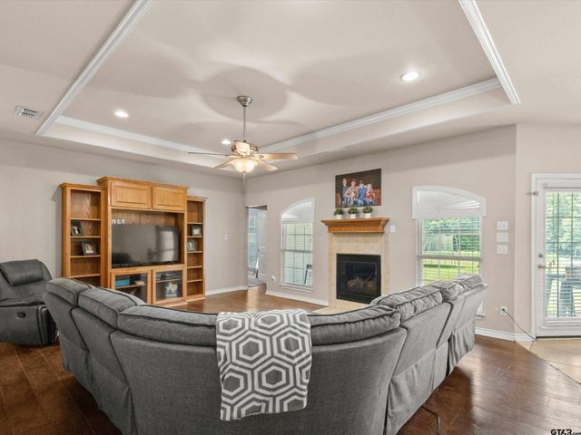 4367 N White Oak Road, Gladewater, TX 75647