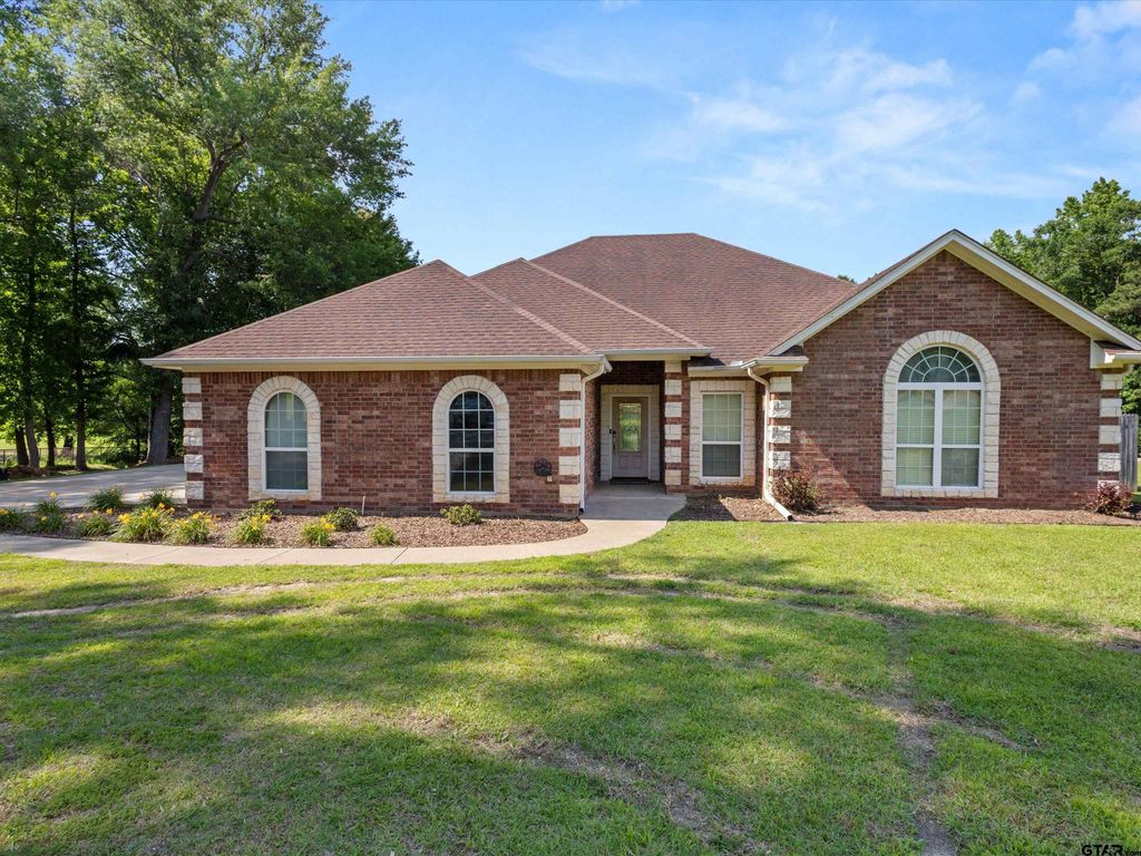 4367 N White Oak Road, Gladewater, TX 75647