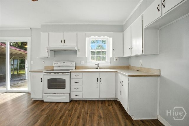 5022 Greenway Lane, Savannah, GA 31406