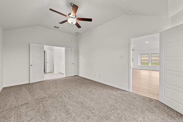 100 PRESCOTT DR, Floresville, TX 78114