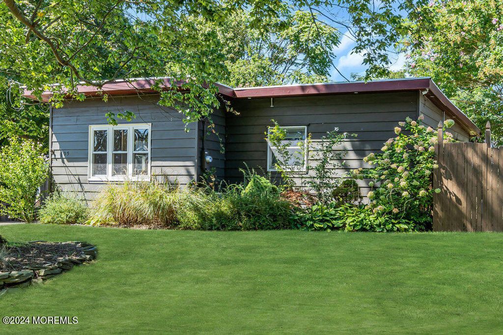 105 Longfellow Avenue, Toms River, NJ 08753