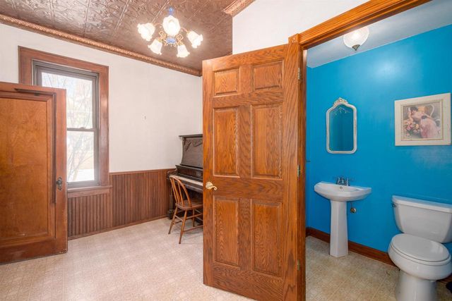 W156N11580 PILGRIM ROAD, Germantown, WI 53022