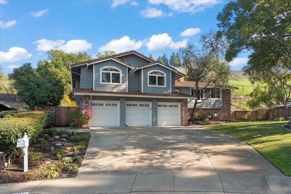 Image 1 of property listing at 61 61 Willowview Ct, Danville, CA 94526