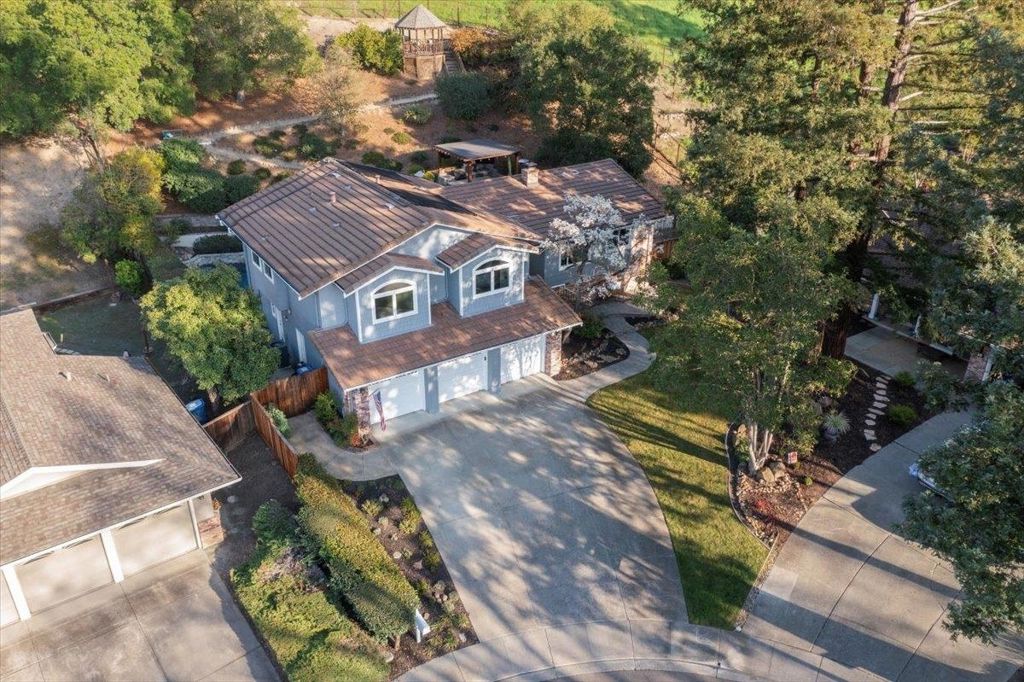 Image 4 of property listing at 61 61 Willowview Ct, Danville, CA 94526