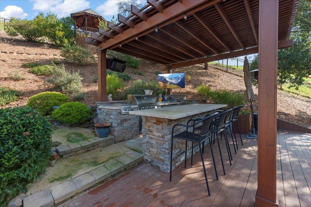 Image 43 of property listing at 61 61 Willowview Ct, Danville, CA 94526