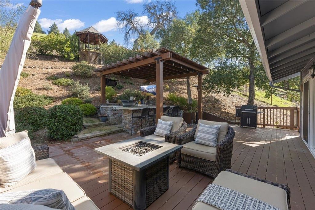 Image 44 of property listing at 61 61 Willowview Ct, Danville, CA 94526