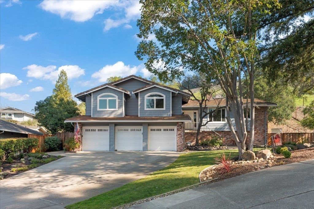 Image 5 of property listing at 61 61 Willowview Ct, Danville, CA 94526