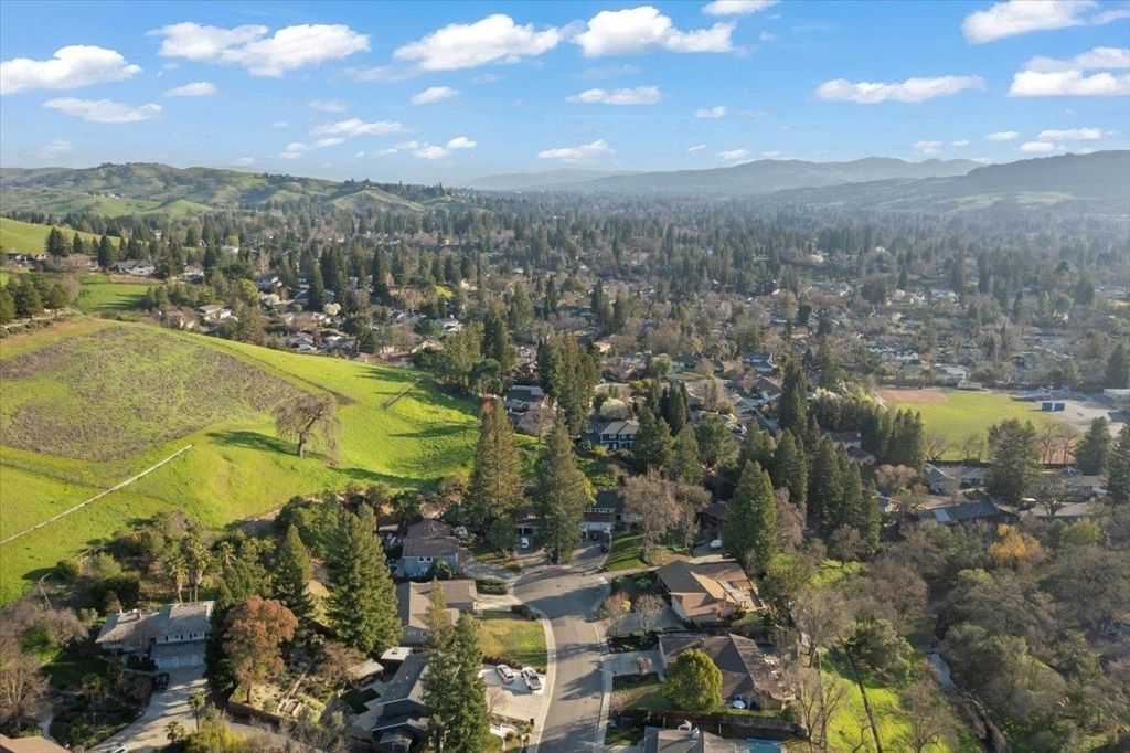 Image 56 of property listing at 61 61 Willowview Ct, Danville, CA 94526