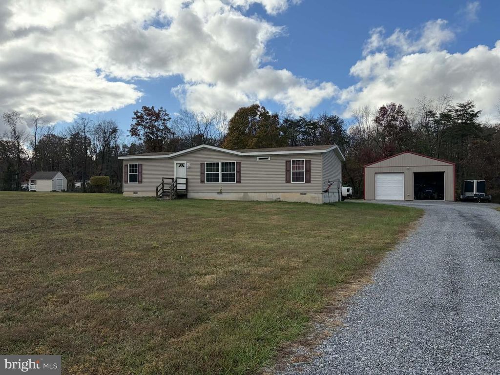 296 PLEASANT DALE DR, Augusta, WV 26704