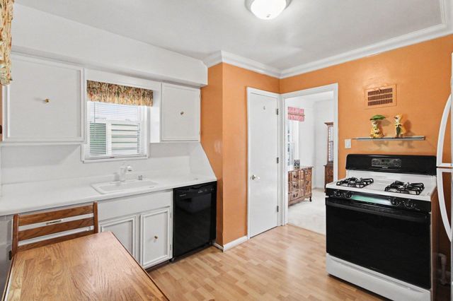 826 Irving Avenue, Royal Oak City, MI 48067
