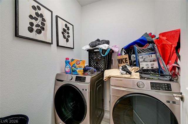 645 Soaring Wings Avenue, Las Vegas, NV 89183