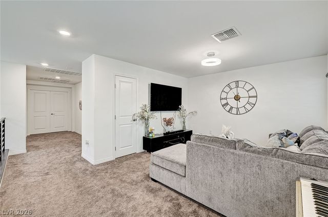 645 Soaring Wings Avenue, Las Vegas, NV 89183