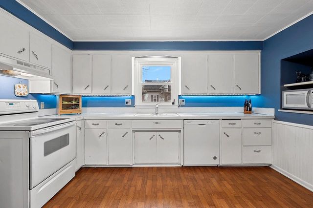 406 OAK STREET, Luxemburg, WI 54217