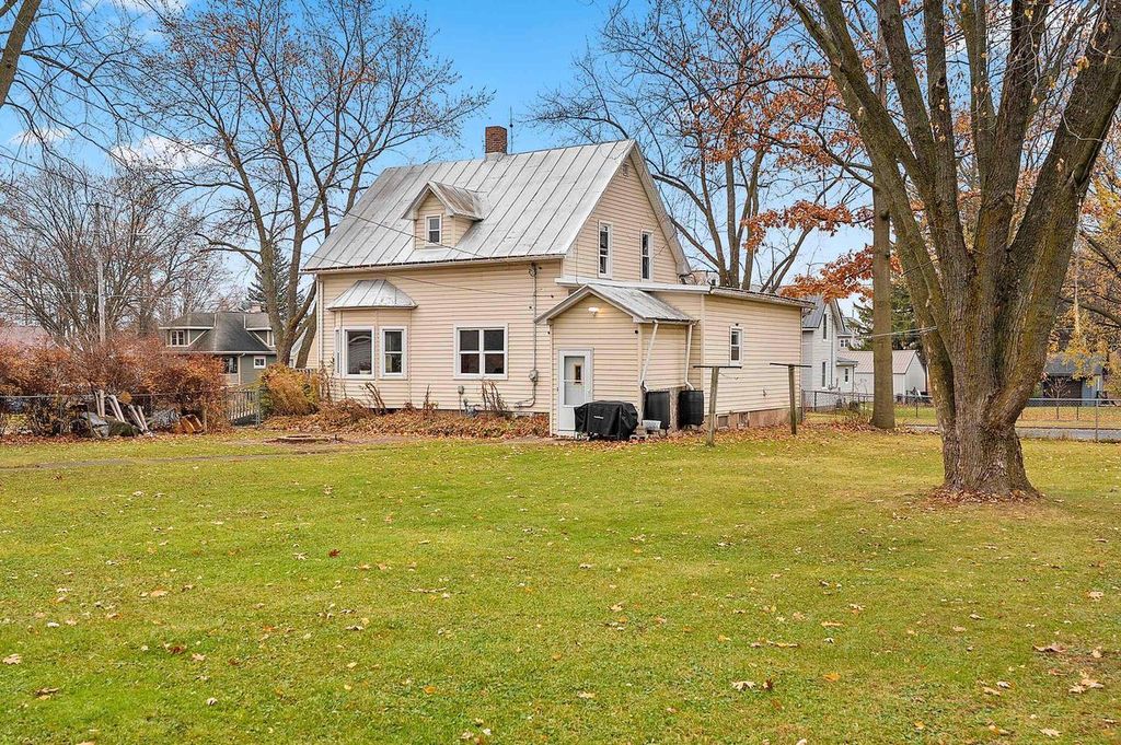 406 OAK STREET, Luxemburg, WI 54217