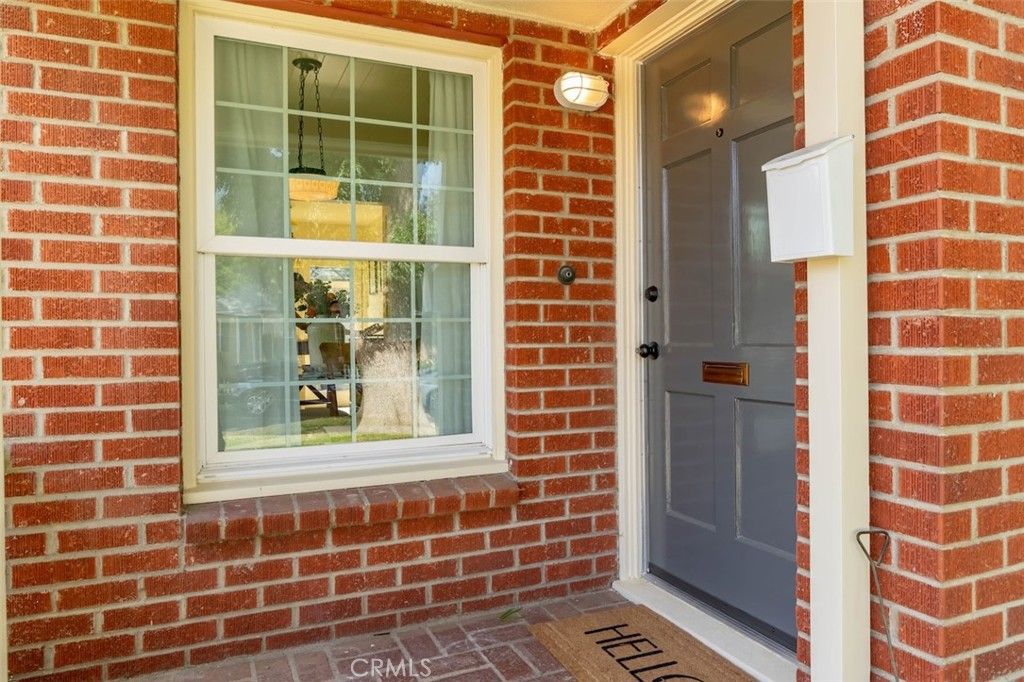 Image 2 of property listing at 6525 Ruffner Avenue, Lake Balboa, CA 91406