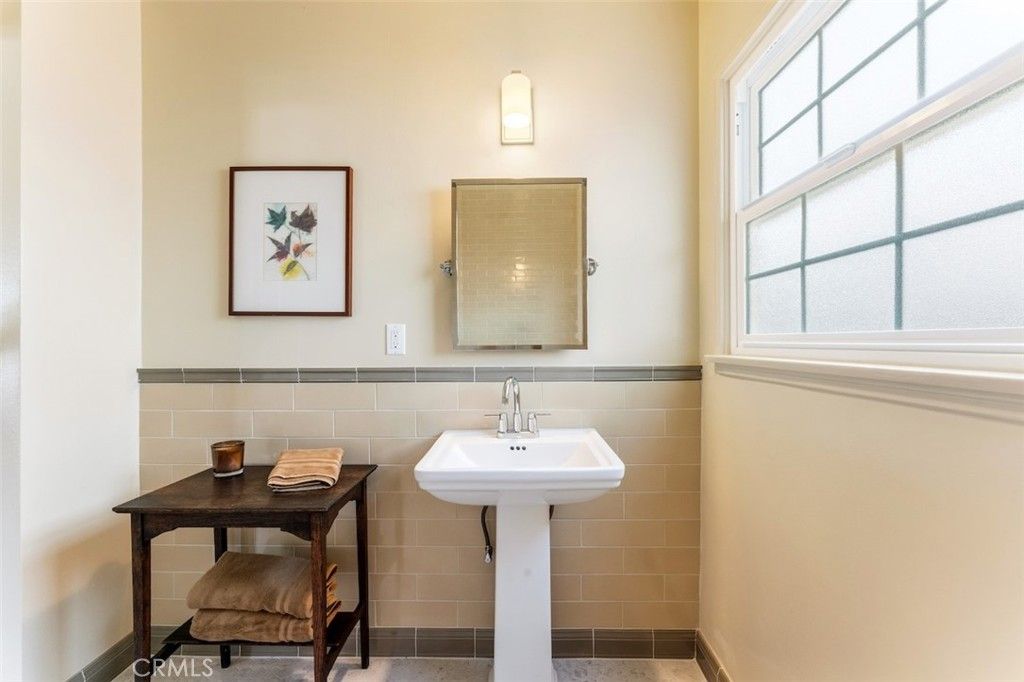 Image 21 of property listing at 6525 Ruffner Avenue, Lake Balboa, CA 91406