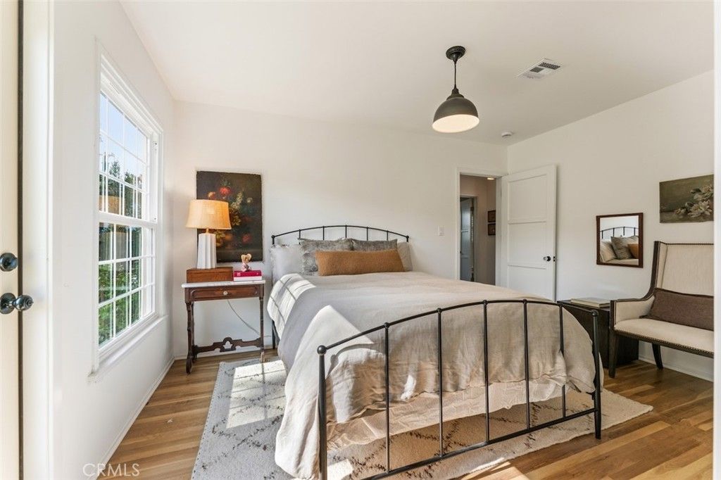 Image 22 of property listing at 6525 Ruffner Avenue, Lake Balboa, CA 91406