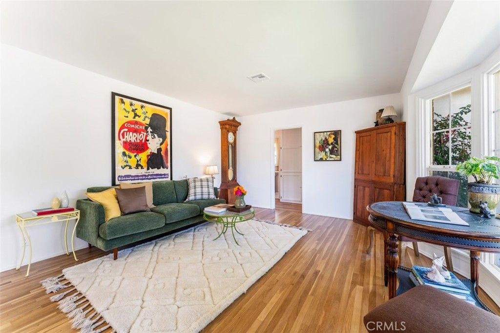 Image 3 of property listing at 6525 Ruffner Avenue, Lake Balboa, CA 91406