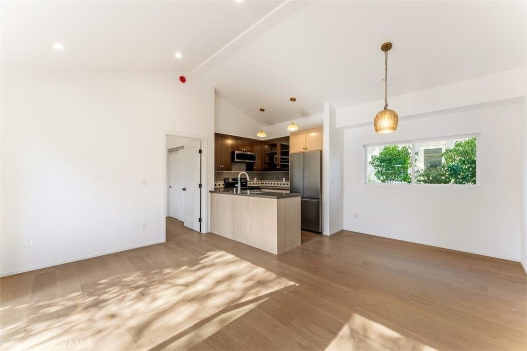Image 39 of property listing at 6525 Ruffner Avenue, Lake Balboa, CA 91406
