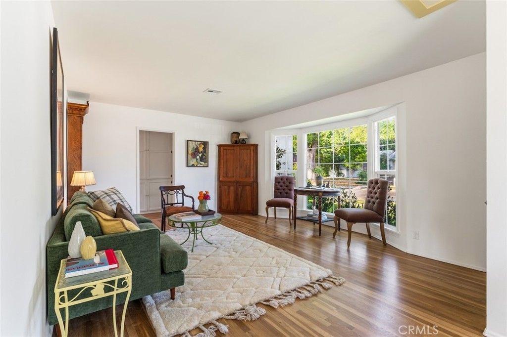 Image 4 of property listing at 6525 Ruffner Avenue, Lake Balboa, CA 91406