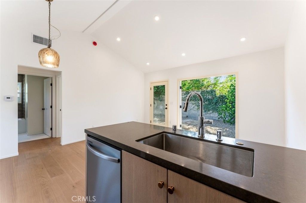 Image 44 of property listing at 6525 Ruffner Avenue, Lake Balboa, CA 91406