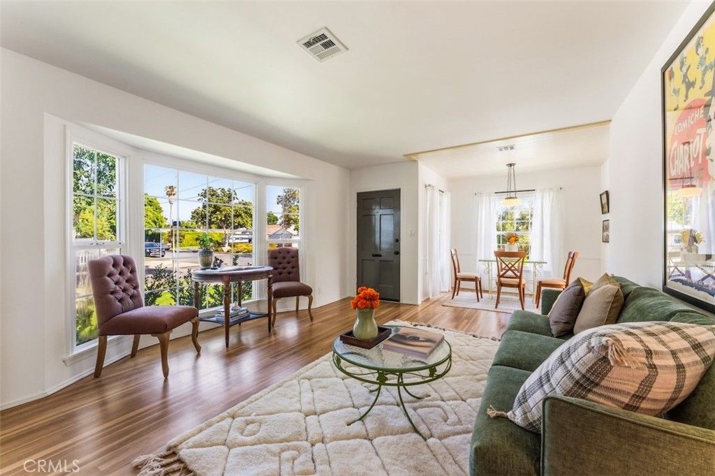 Image 5 of property listing at 6525 Ruffner Avenue, Lake Balboa, CA 91406