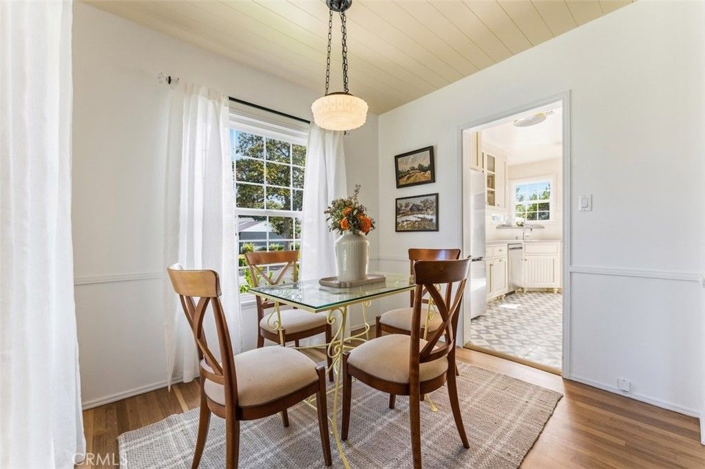Image 6 of property listing at 6525 Ruffner Avenue, Lake Balboa, CA 91406