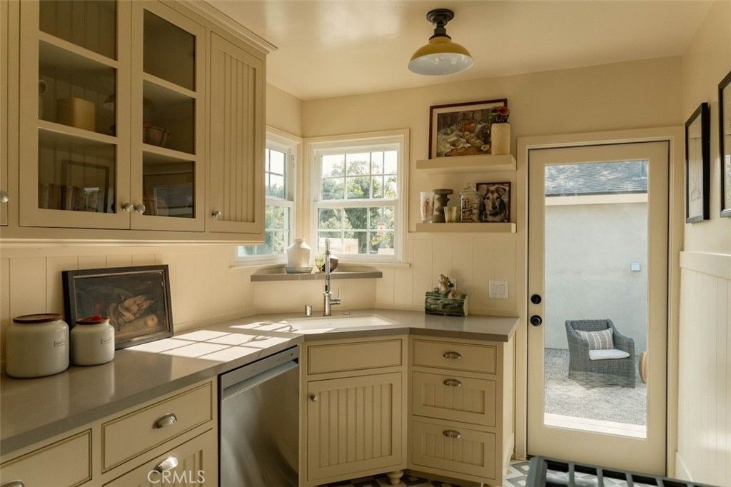 Image 8 of property listing at 6525 Ruffner Avenue, Lake Balboa, CA 91406
