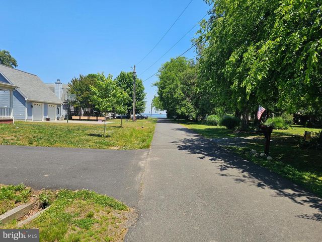 31 6TH ST, Colonial Beach, VA 22443
