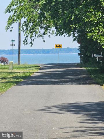 31 6TH ST, Colonial Beach, VA 22443