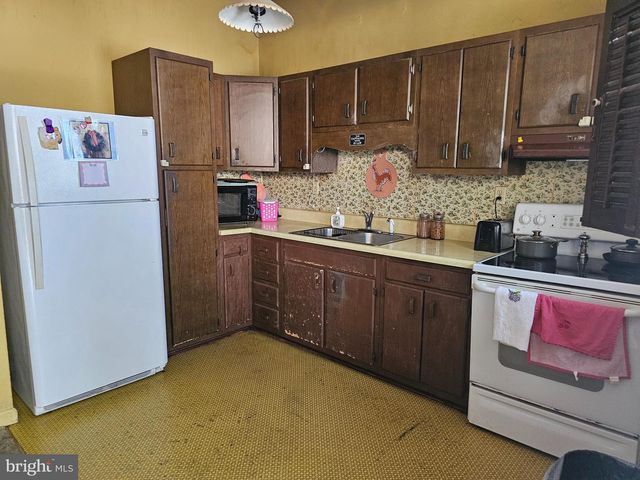 31 6TH ST, Colonial Beach, VA 22443