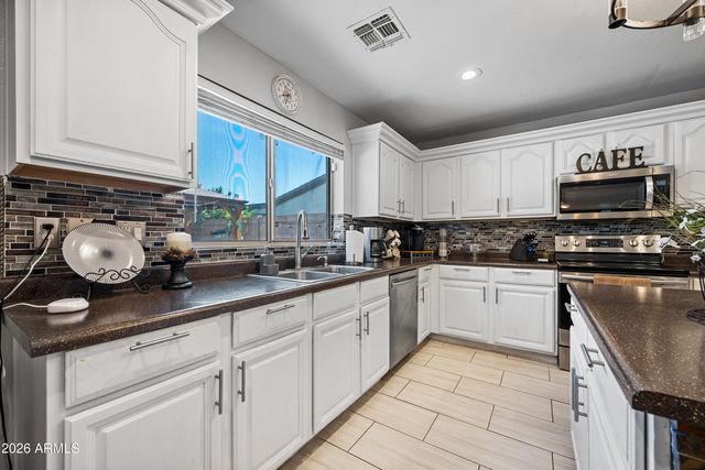 8320 W BERRIDGE Lane, Glendale, AZ 85305