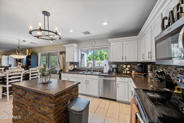 8320 W BERRIDGE Lane, Glendale, AZ 85305