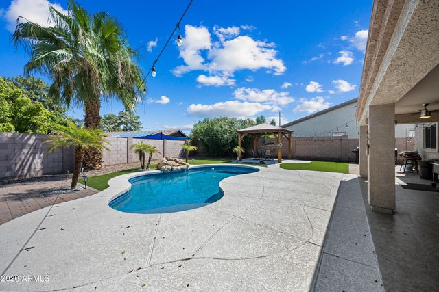 8320 W BERRIDGE Lane, Glendale, AZ 85305