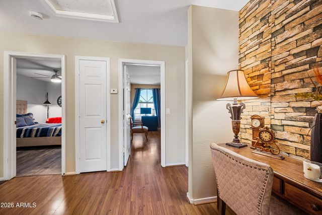 8320 W BERRIDGE Lane, Glendale, AZ 85305