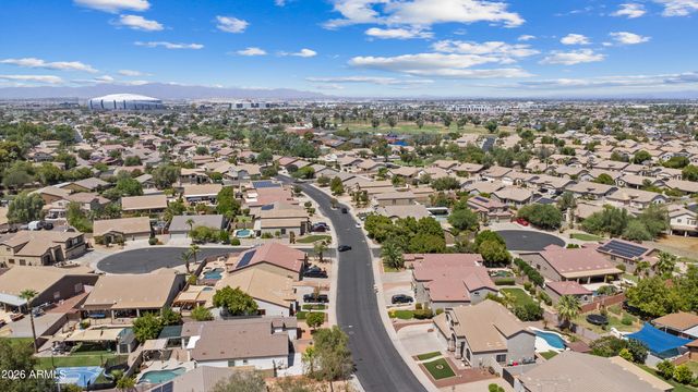 8320 W BERRIDGE Lane, Glendale, AZ 85305