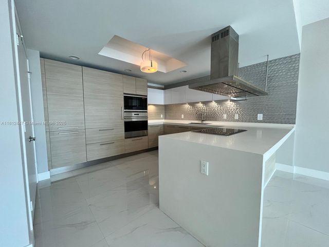 17301 Biscayne Blvd 2105, North Miami Beach, FL 33160