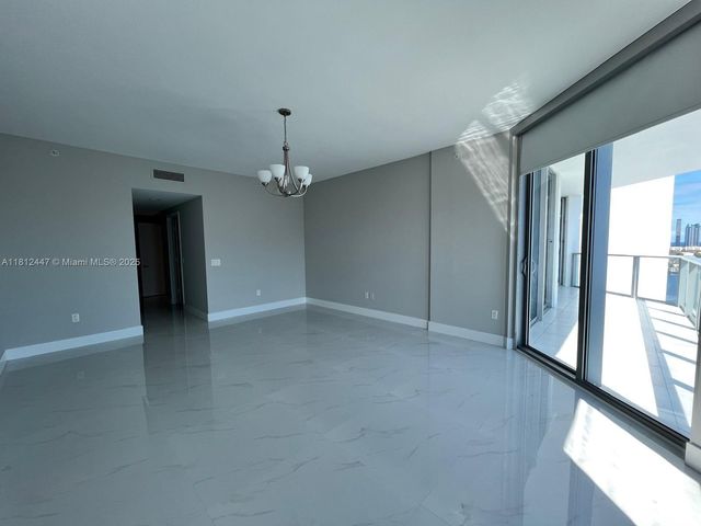 17301 Biscayne Blvd 2105, North Miami Beach, FL 33160